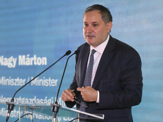 Nagy Márton nemzetgazdasági miniszter beszédet mond a HungaroControl új távoli toronyirányítási rendszerének ünnepélyes átadásán Budapesten, a HungaroControl XVIII. kerületi székházában 2025. április 29-én.